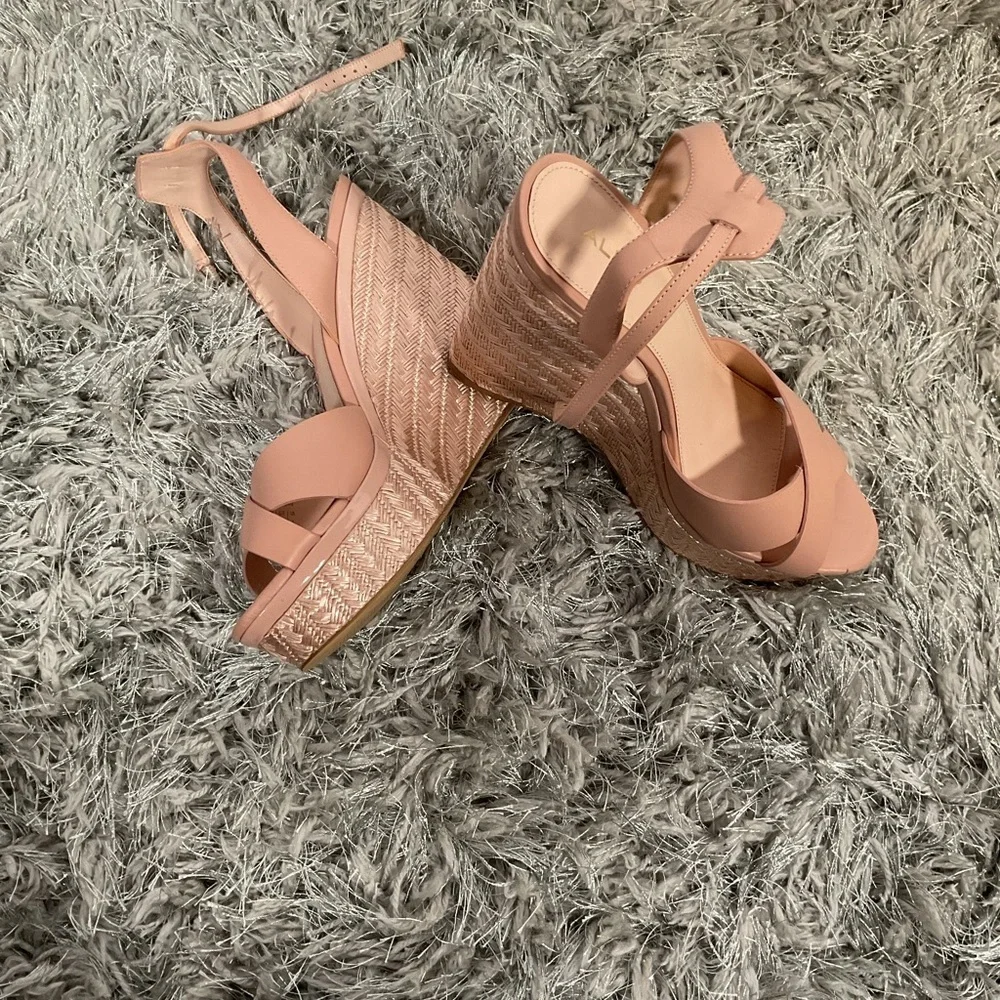 GUC ALDO Cross Strap Wedge Shoe With Textured Heel in Pink